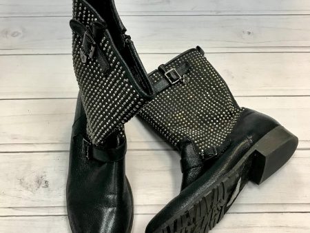 Boots Designer By Stuart Weitzman  Size: 5 For Sale